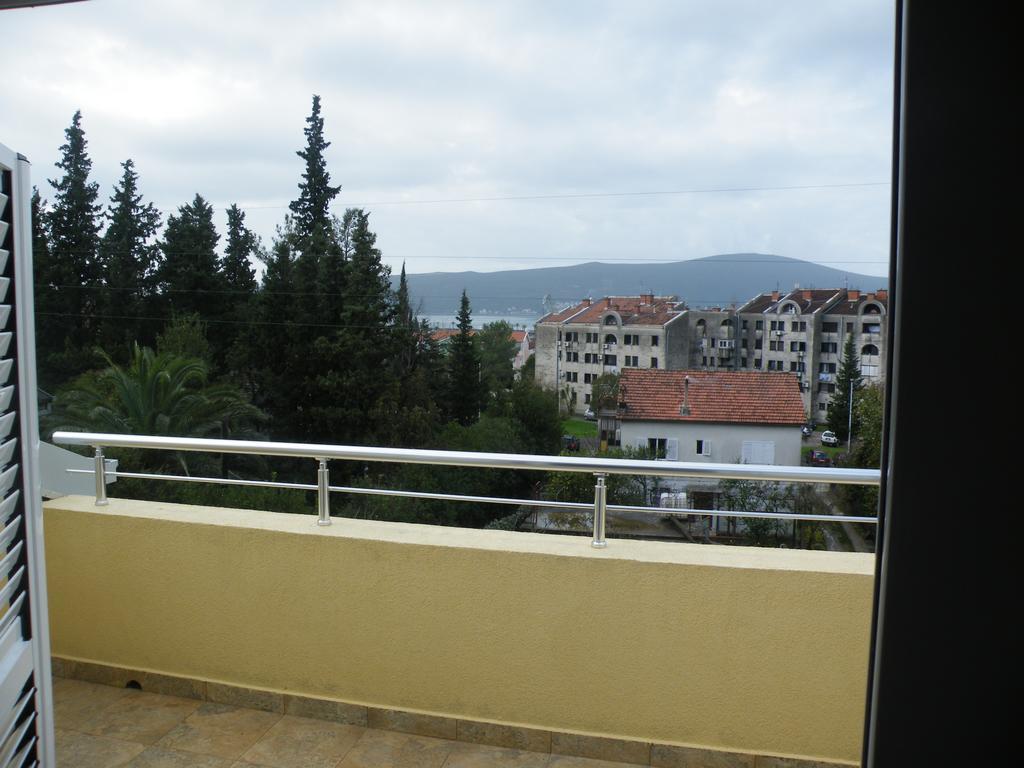 Apartments Viktoria Tivat Exterior photo