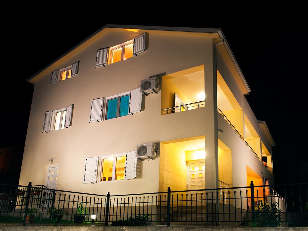 Apartments Viktoria Tivat Exterior photo