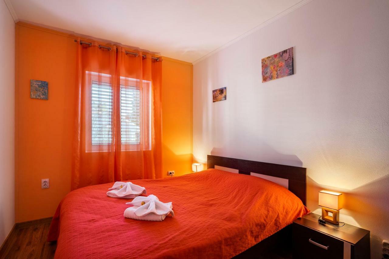 Apartments Viktoria Tivat Exterior photo